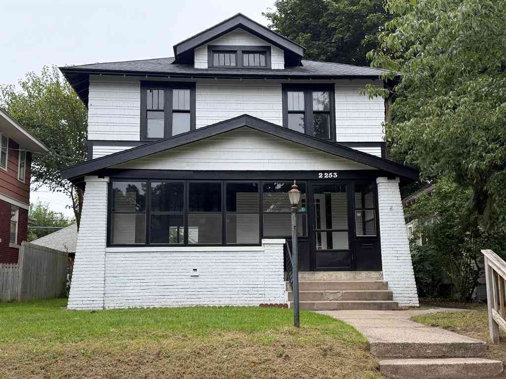 Homes For Sale - 2253 Francis Avenue Se SE<br/> Grand Rapids, MI 49507