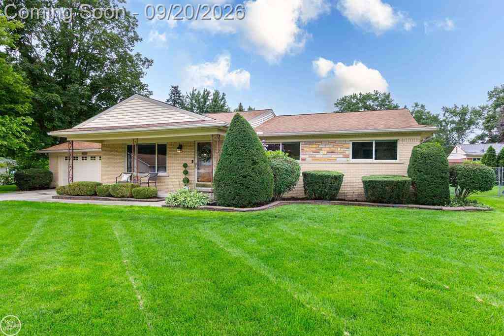 Homes For Sale - 8428 Bellarine Drive <br/> Shelby Twp, MI 48316