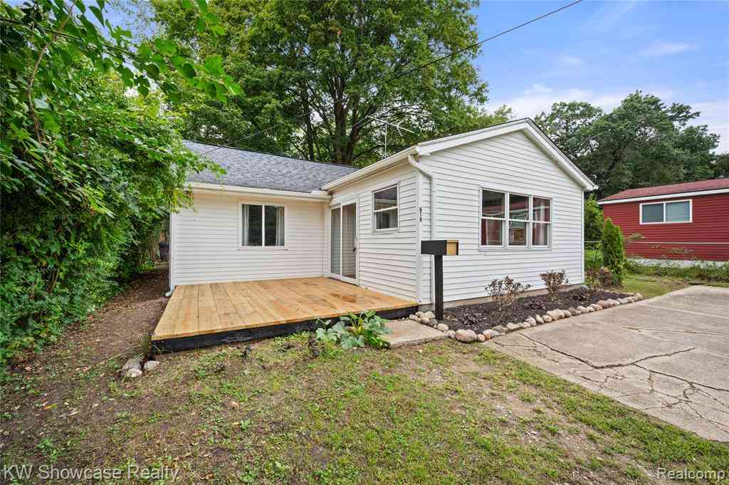 Homes For Sale - 619 Elizabeth Street <br/> Milford, MI 48381