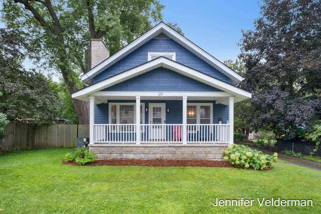 Homes For Sale - 120 E Division Street Ne NE<br/> Rockford, MI 49341