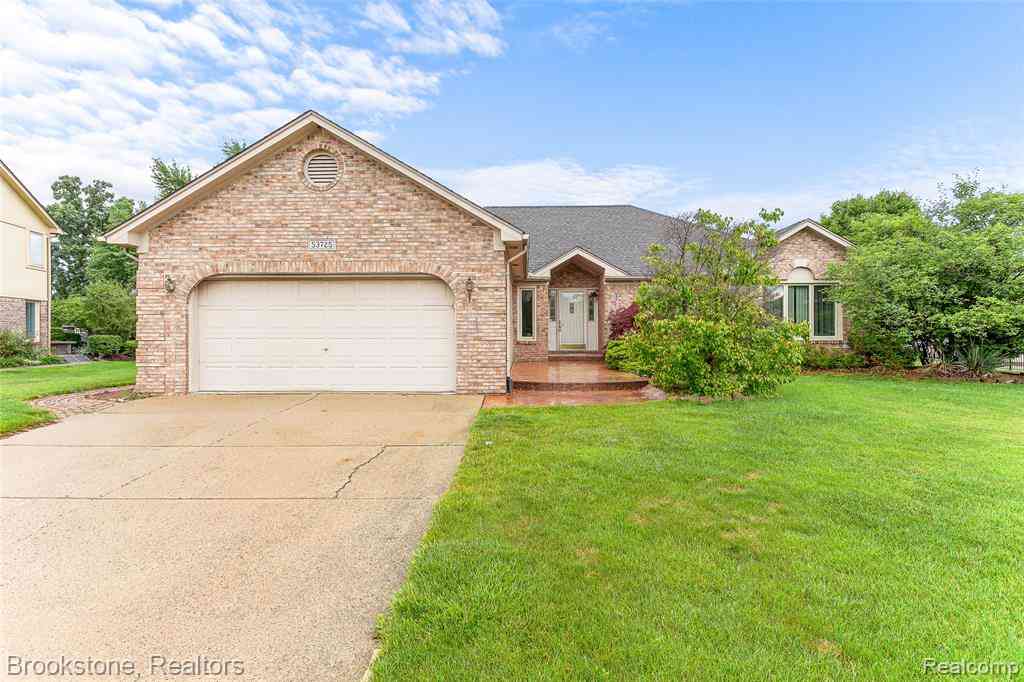 Homes For Sale - 53725 Arabian Trail <br/> Macomb, MI 48042