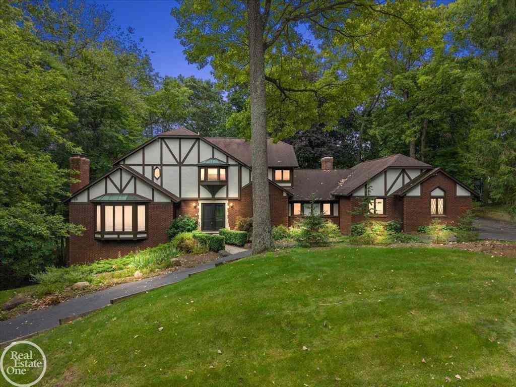 Homes For Sale - 523 Ridgewood Road <br/> Rochester, MI 48306