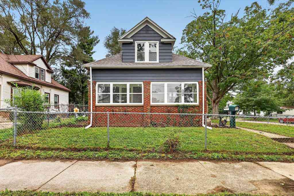 Homes For Sale - 1009 Adams Street Se SE<br/> Grand Rapids, MI 49507