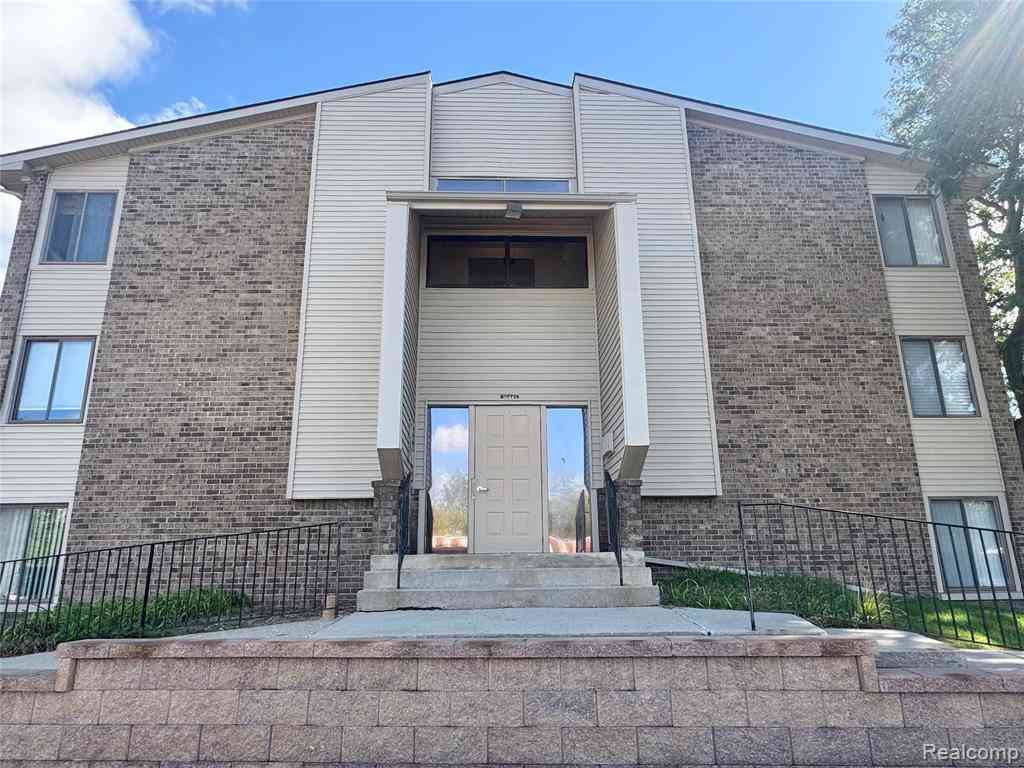 Condo For Rent - 30445 W 14 Mile Road  #66<br/> Oakland County, Farmington Hills, MI 48334