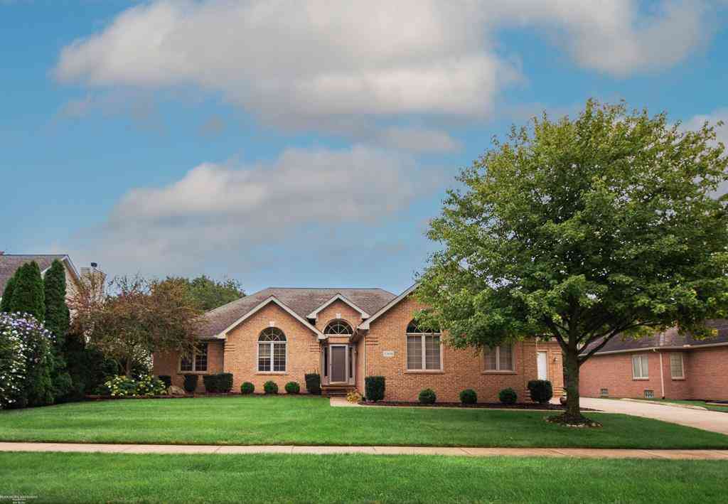 Homes For Sale - 52688 Clinton Oak Lane <br/> Shelby Twp, MI 48316