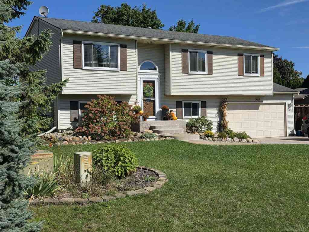 Homes For Sale - 9060 Wildwood Lake Drive <br/> Whitmore Lake, MI 48189