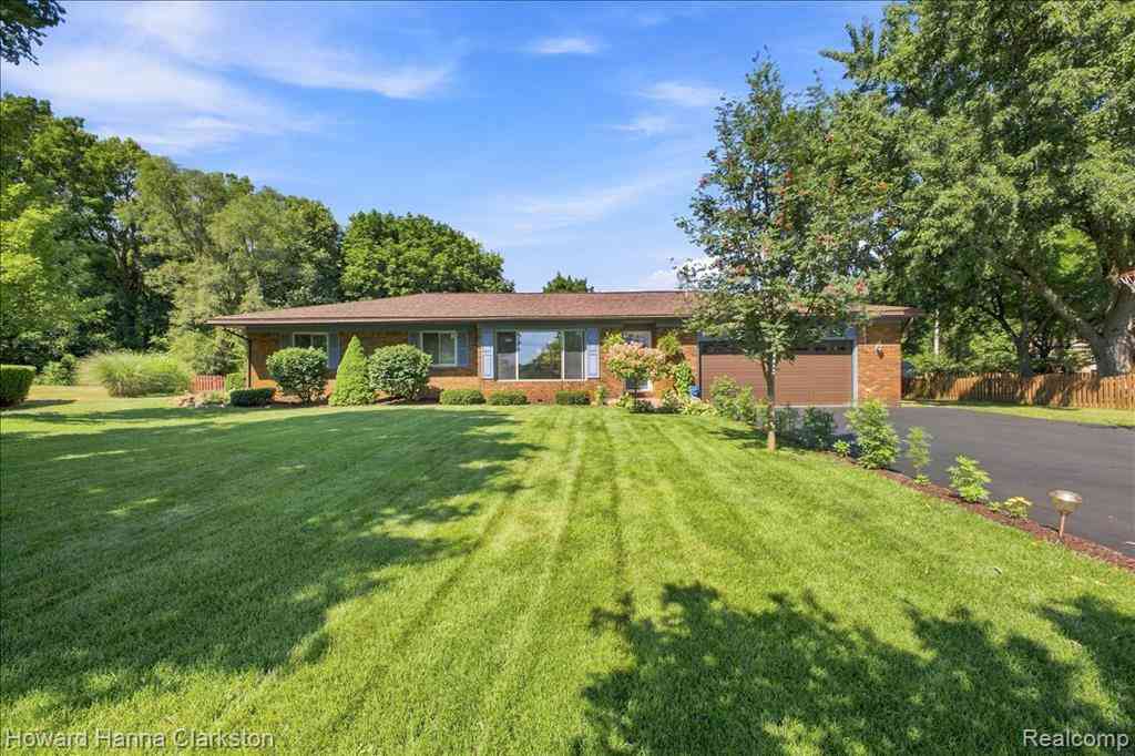 Homes For Sale - 5029 Bronco Drive <br/> Clarkston, MI 48346