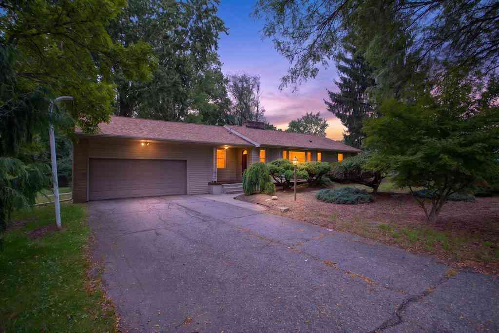 Homes For Sale - 2400 Smiley Way <br/> Jackson, MI 49203