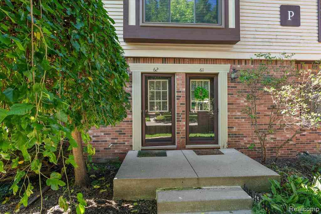 Condo For Sale - 2346 London Bridge Drive  #62<br/> Rochester, MI 48307