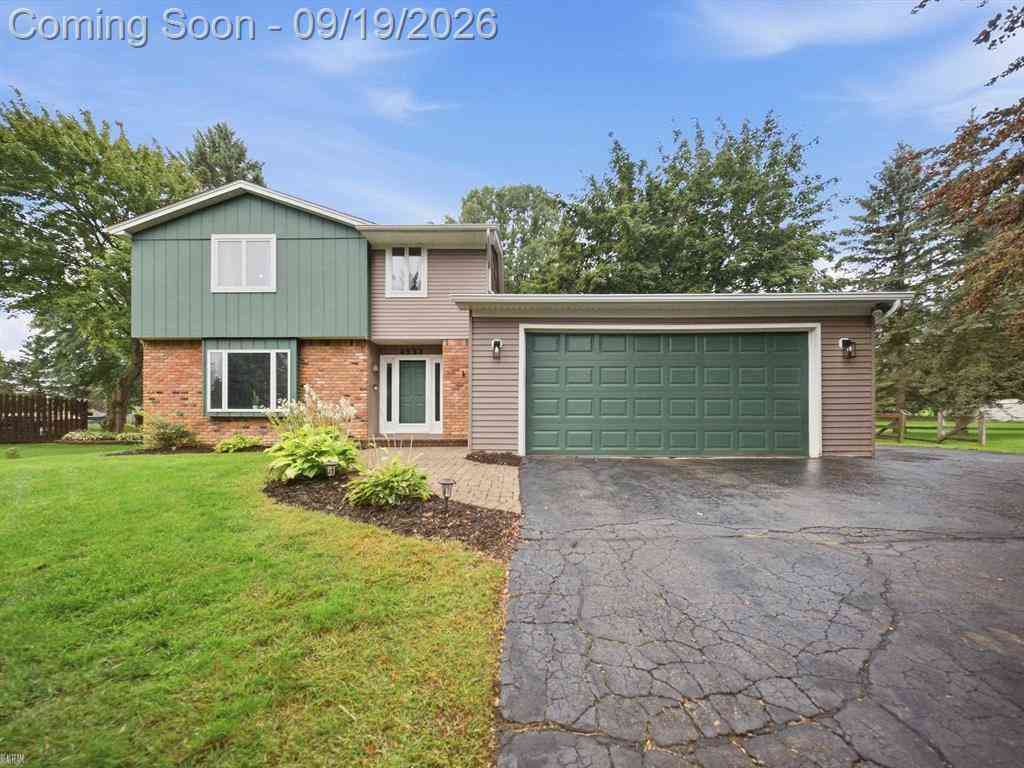 Homes For Sale - 4533 Hillview Shores <br/> Clarkston, MI 48348