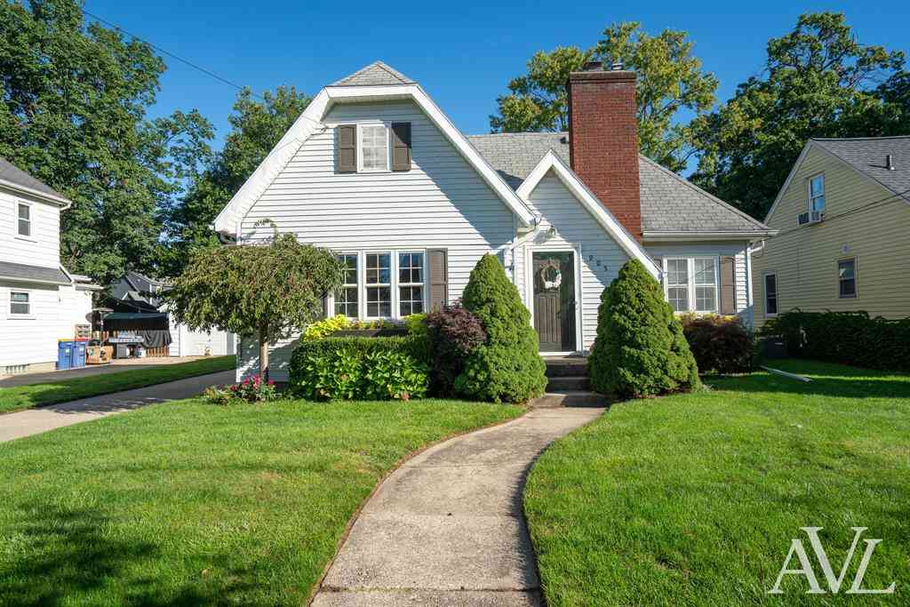 Homes For Sale - 905 N Ottillia Street Se SE<br/> Grand Rapids, MI 49507