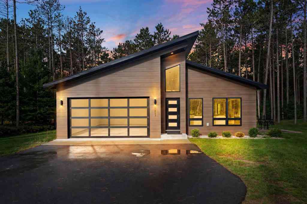 Homes For Sale - 1857 Cascade Trail <br/> Traverse City, MI 48685