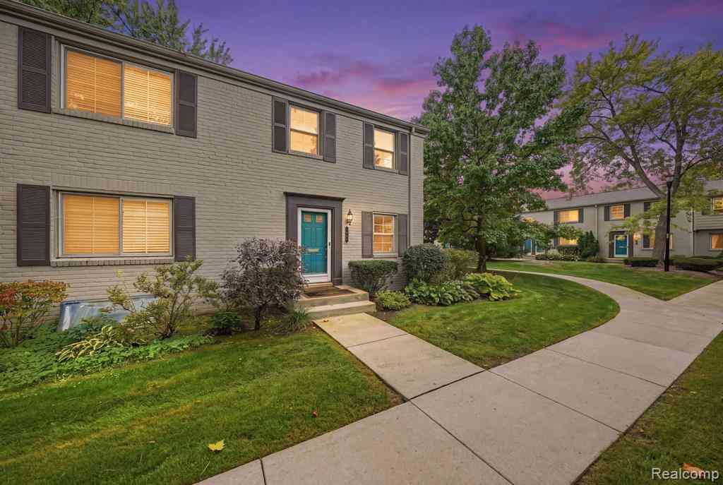 Condo For Sale - 1684 Graefield Road  #60<br/> Birmingham, MI 48009