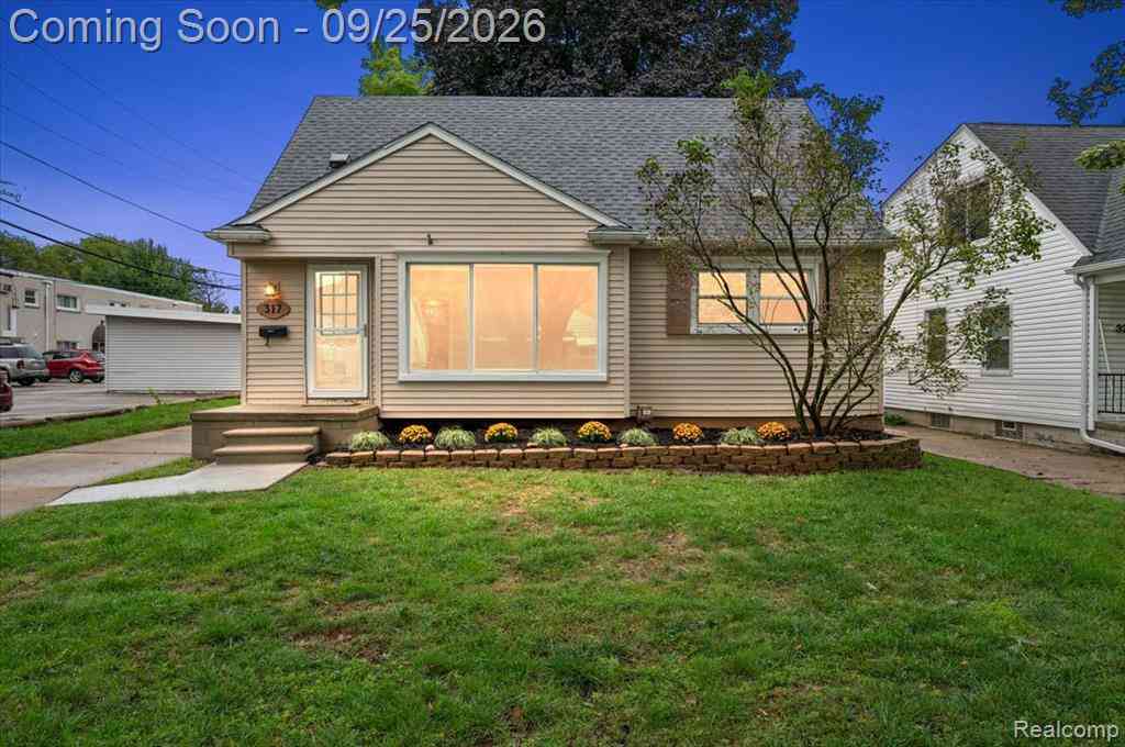 Homes For Sale - 317 Walnut Avenue <br/> Royal Oak, MI 48073