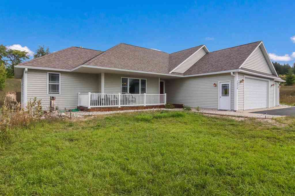 Homes For Sale - 2424 Tyler Hills Drive <br/> Traverse City, MI 49685