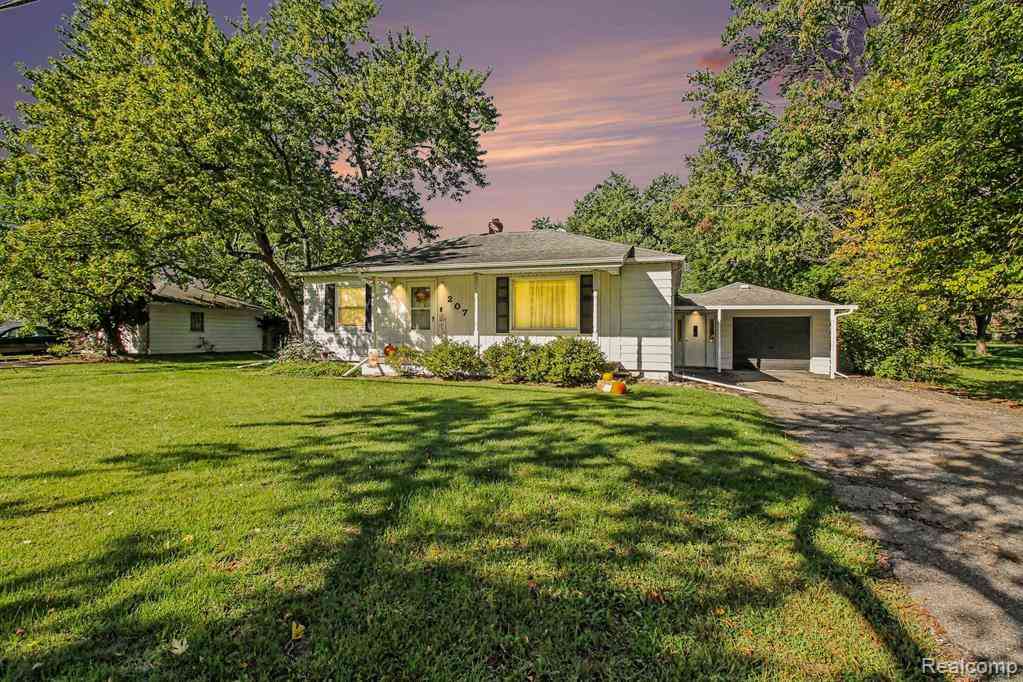 Homes For Sale - 207 N Elms Road <br/> Flushing, MI 48433