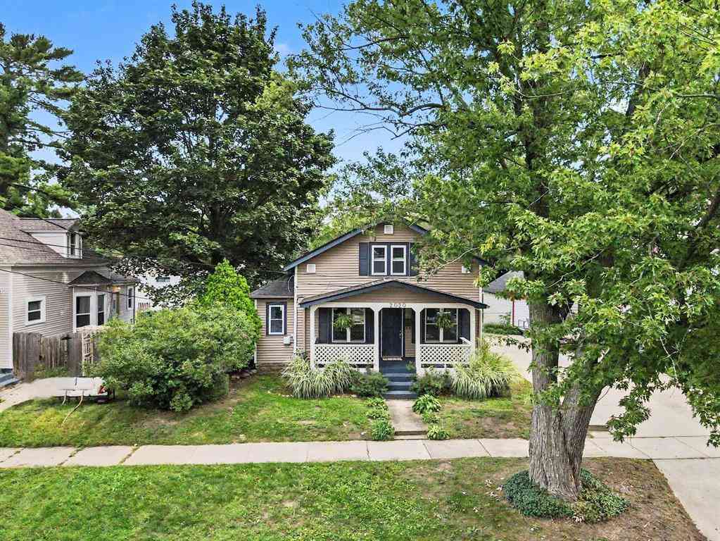 Homes For Sale - 2020 Lafayette Avenue Ne NE<br/> Grand Rapids, MI 49505