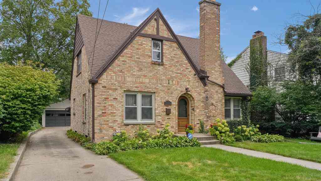 Homes For Sale - 1340 Giddings Avenue Se SE<br/> Grand Rapids, MI 49506