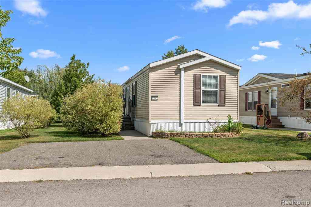 Homes For Sale - 5029 Academy Drive   #39A<br/> Wayne County, Canton, MI 48188