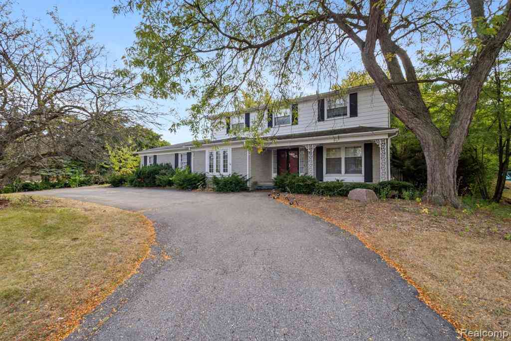 Homes For Rent - 4015 Pinehurst Drive <br/> West Bloomfield, MI 48322