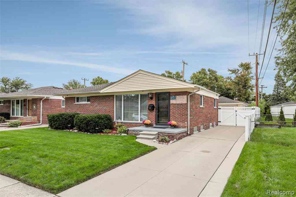Homes For Sale - 220 N Chocolay Avenue <br/> Oakland County, Clawson, MI 48017