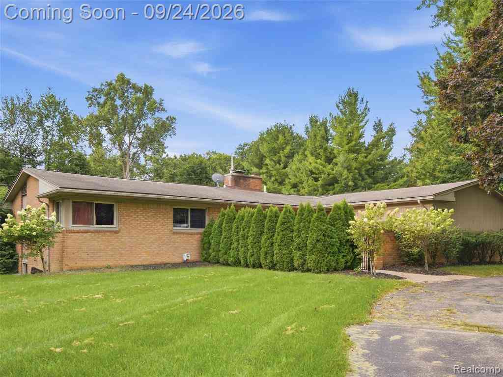 Homes For Sale - 4430 Queens Way <br/> Bloomfield Hills, MI 48304