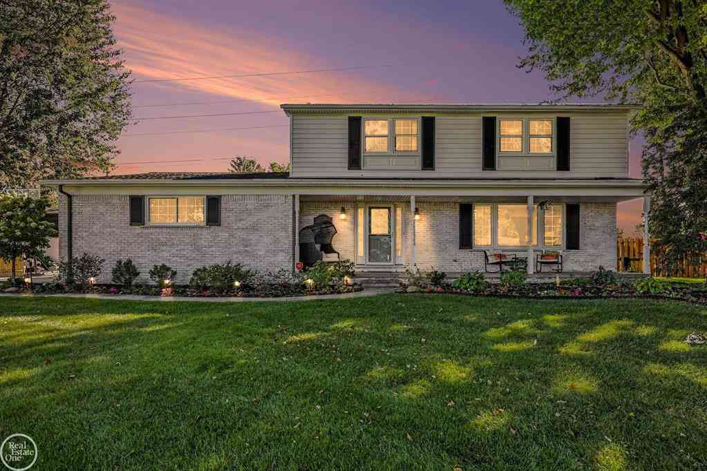 Homes For Sale - 51300 Overhill Road <br/> Shelby Twp, MI 48316