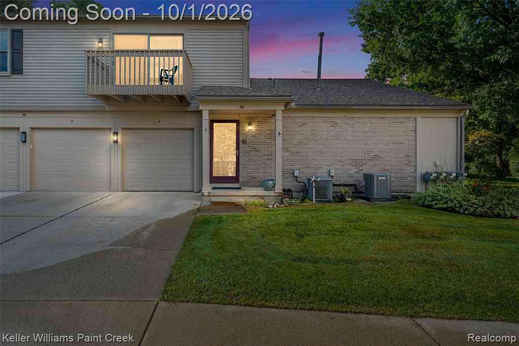 Condo For Sale - 50 Pine Tree Ridge Drive  #4<br/> Oakland County, Waterford, MI 48327