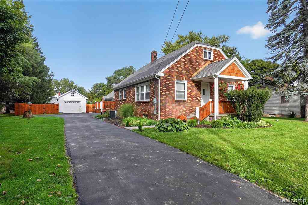 Homes For Sale - 2311 N Genesee Road <br/> Genesee County, Burton, MI 48509