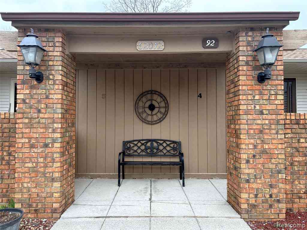 Condo For Sale - 62072 Yorktown - Unit 4  <br/> South Lyon, MI 48178