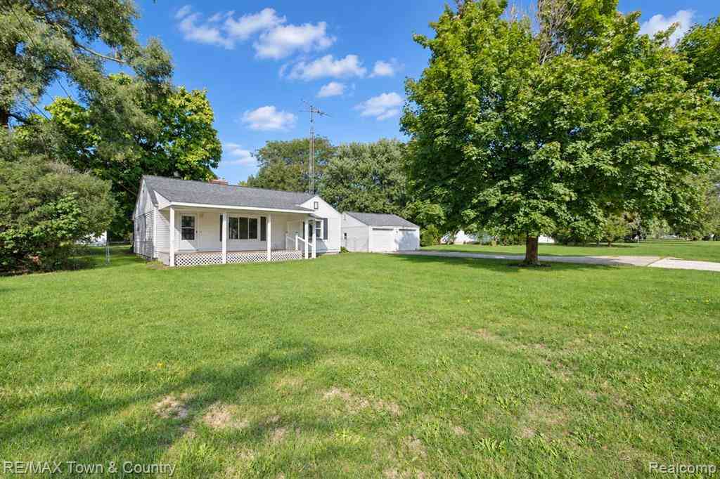 Homes For Sale - 300 S Elms Road <br/> Flushing, MI 48433