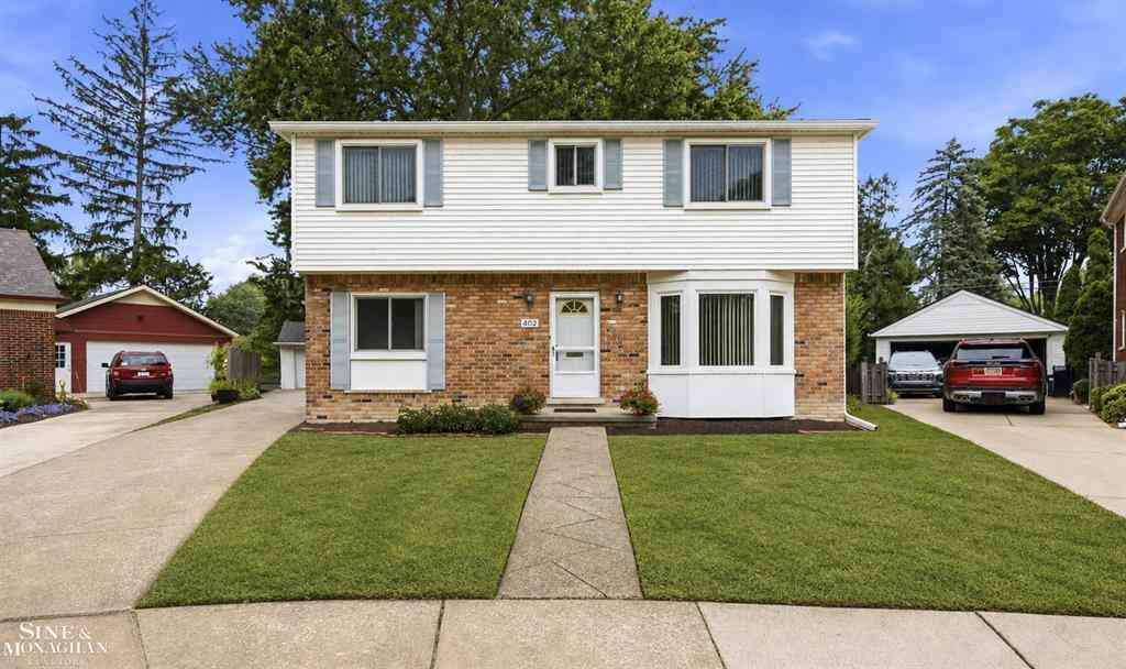 Homes For Sale - 402 Roland Court <br/> Wayne County, Grosse Pointe Farms, MI 48236