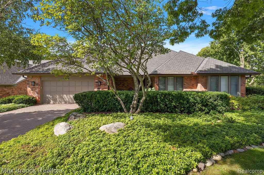 Condo For Sale - 233 Norcliff Drive <br/> Bloomfield Hills, MI 48302