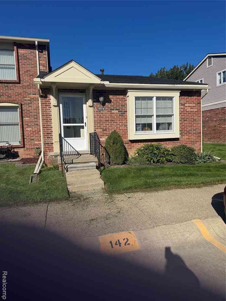 Condo For Sale - 19918 Great Oaks Circle  S S #136<br/> Clinton Township, MI 48036