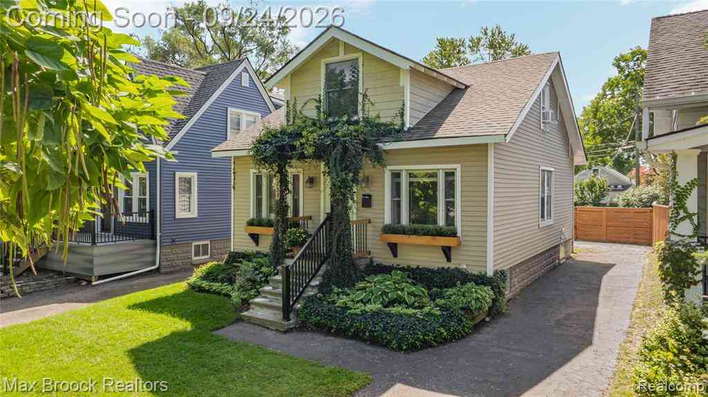 Homes For Sale - 2233 Edgewood Boulevard <br/> Berkley, MI 48072