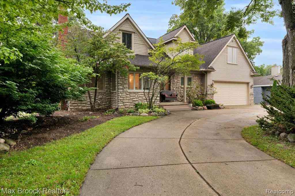 Homes For Sale - 2175 Langham Drive <br/> West Bloomfield, MI 48323
