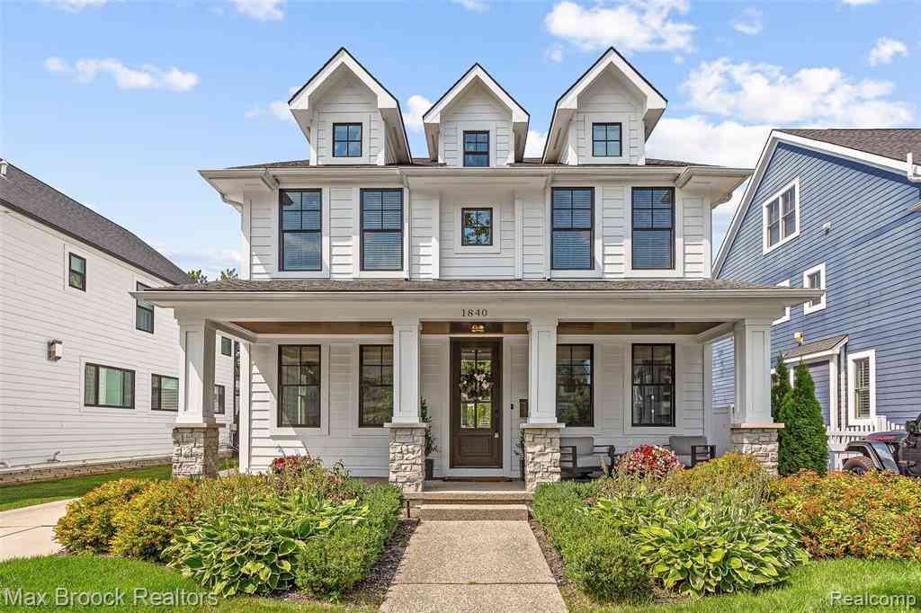 Homes For Sale - 1840 Washington Boulevard <br/> Birmingham, MI 48009