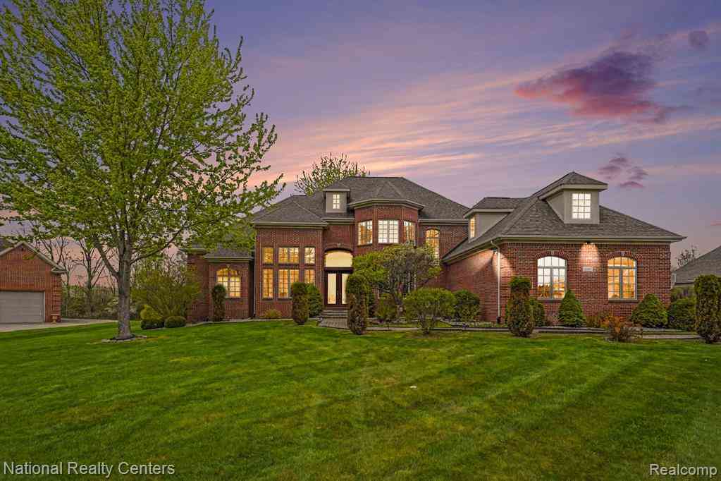 Homes For Sale - 16987 Kings Fairway Lane <br/> Grand Blanc, MI 48439