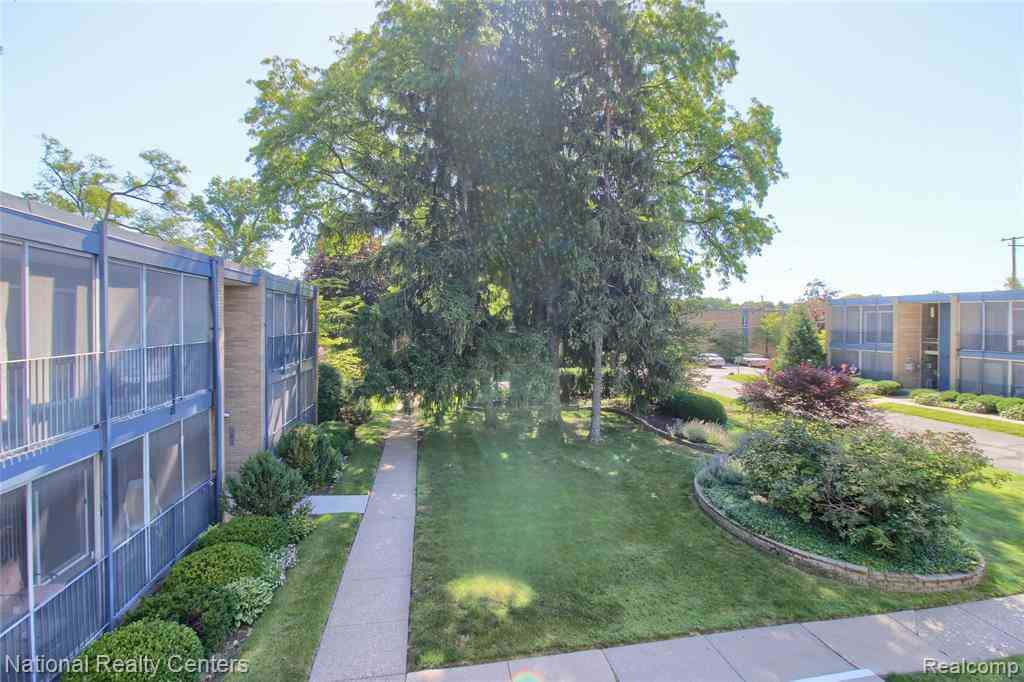 Condo For Sale - 16547 Middlebelt Road  #6<br/> Livonia, MI 48154
