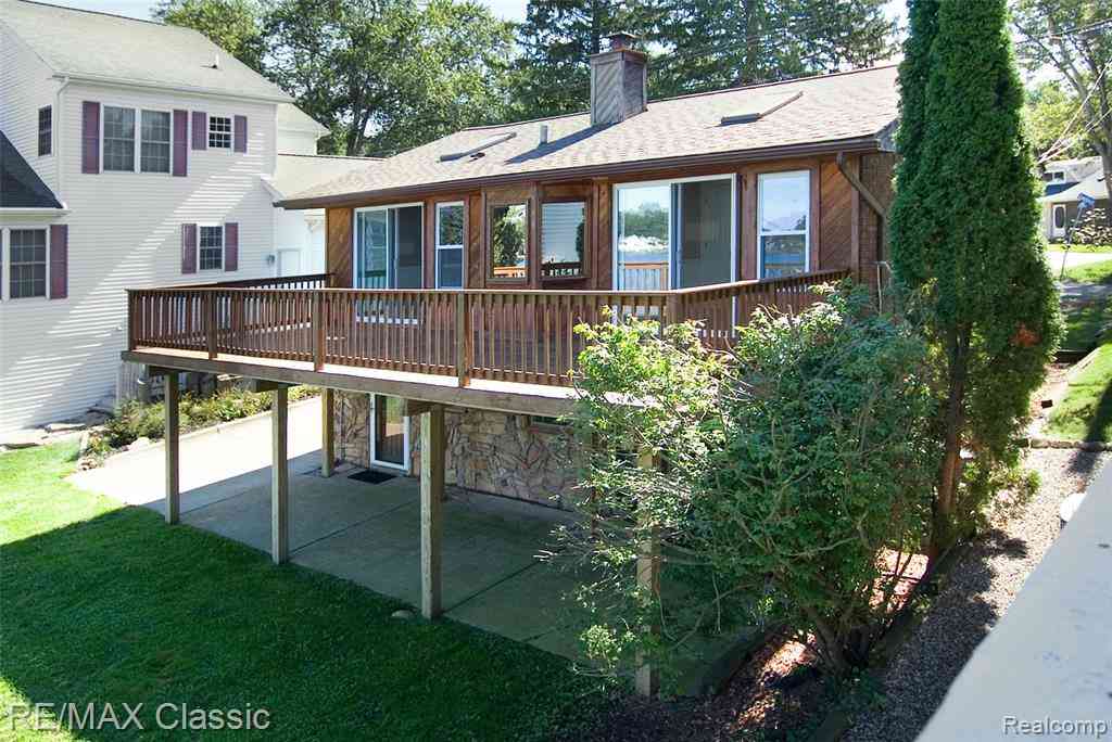 Homes For Sale - 1508 Lakeview Drive <br/> Wolverine Lake, MI 48390
