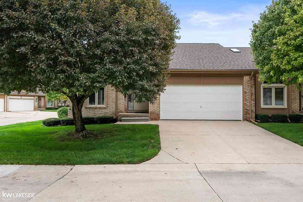 Condo For Sale - 35916 Fierimonte Drive <br/> Clinton Township, MI 48035