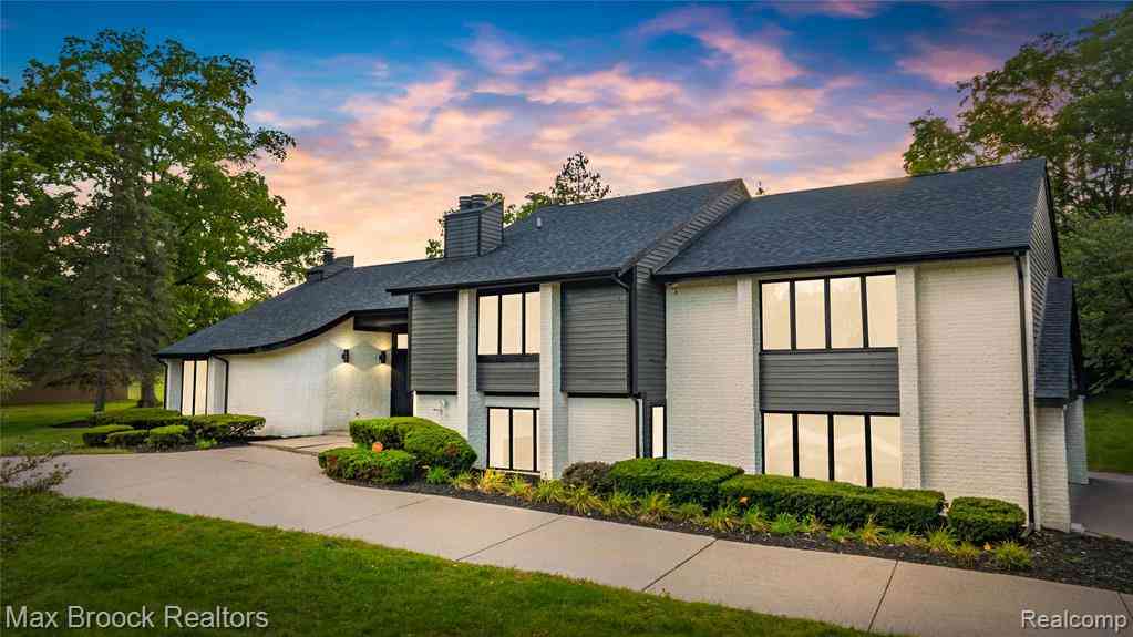 Homes For Rent - 3332 Barlyn Lane <br/> Bloomfield Hills, MI 48302