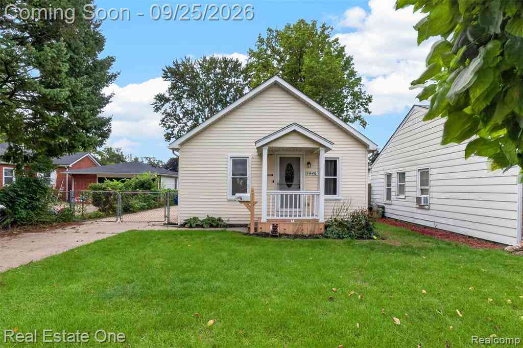 Homes For Sale - 1446 E Meyers Avenue <br/> Hazel Park, MI 48030
