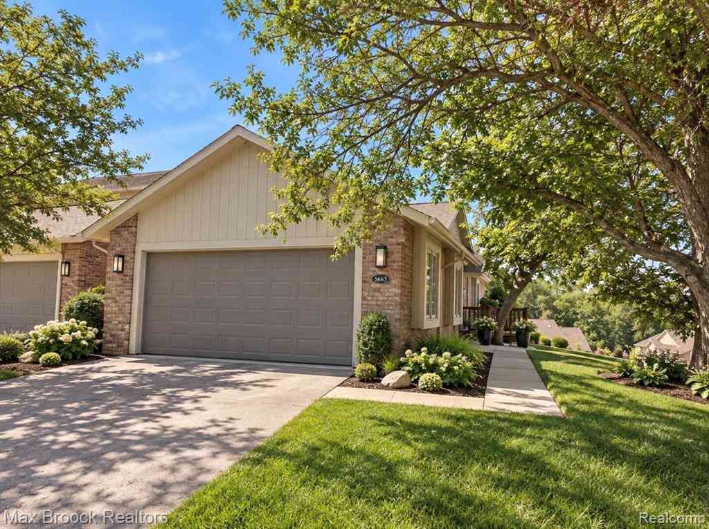 Condo For Sale - 5663 Hillcrest Circle E E #64<br/> West Bloomfield, MI 48322