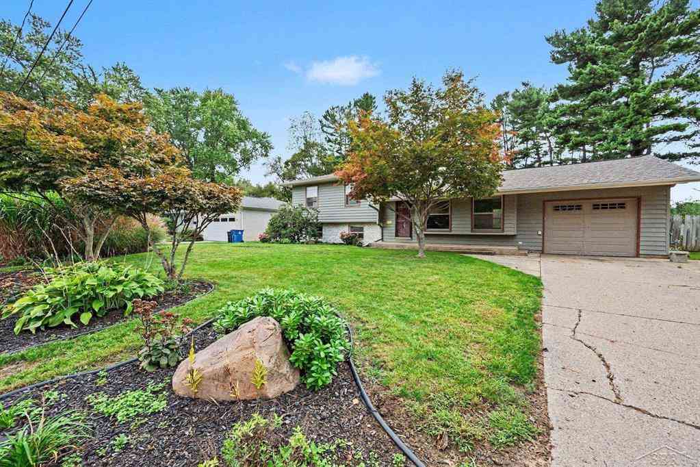 Homes For Sale - 700 Knollwood Drive <br/> Battle Creek, MI 49015