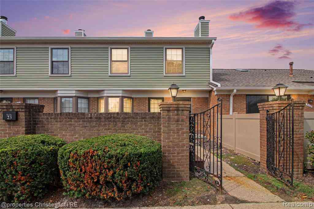 Condo For Rent - 31117 Country Bluff <br/> Oakland County, Farmington Hills, MI 48331