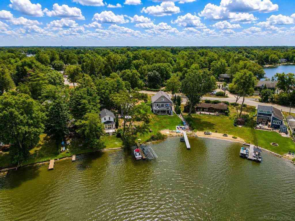 Homes For Sale - 9322 Cedar Island Road <br/> White Lake, MI 48386