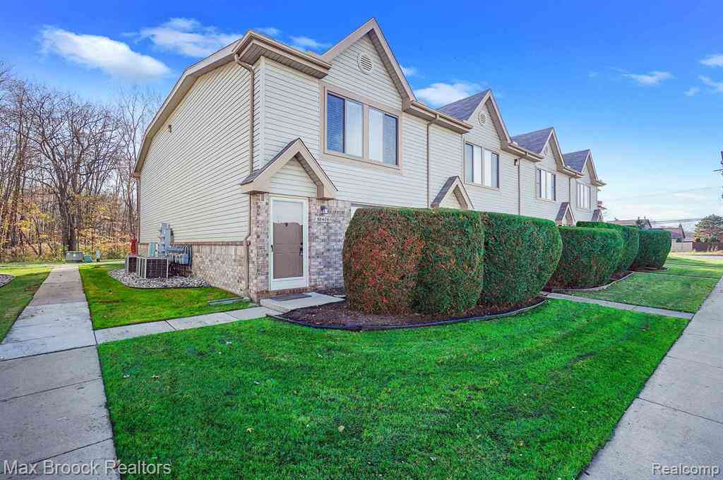 Condo For Rent - 50406 Bay Run S S<br/> Chesterfield, MI 48047