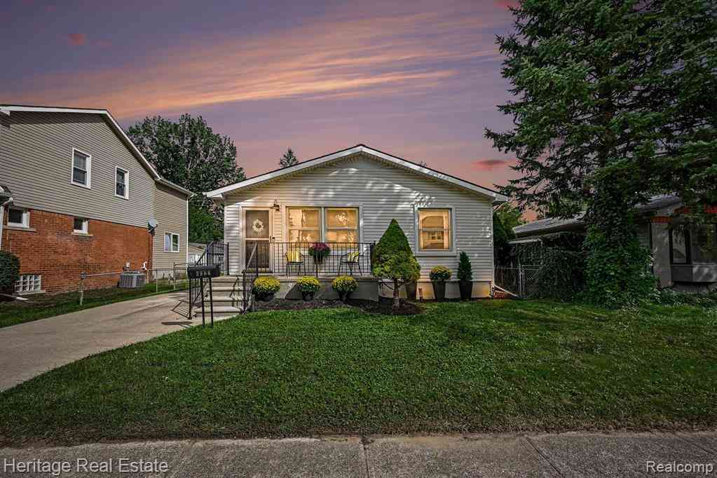 Homes For Sale - 2986 Cumberland Road <br/> Berkley, MI 48072