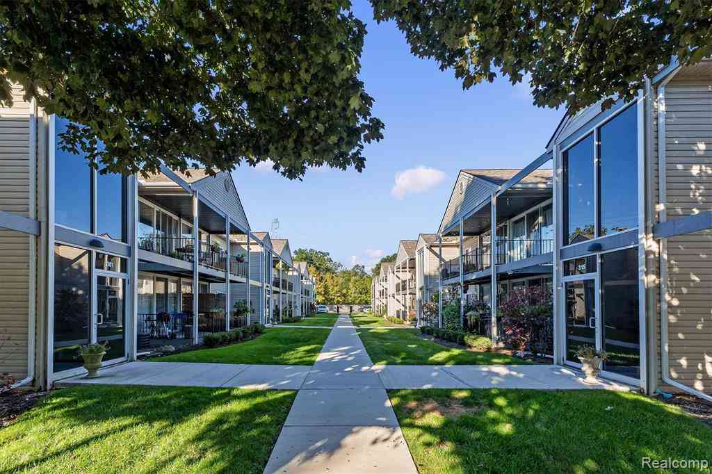 Condo For Sale - 307 N Eton Street  #A<br/> Oakland County, Birmingham, MI 48009